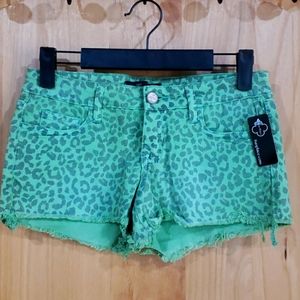 LIKE NEW! KLIQUE B green leopard print shorts